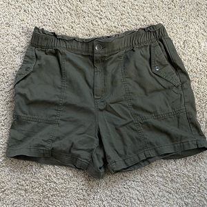 Army green four pocket elastic waist shorts